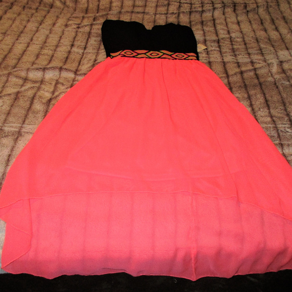 New Look Dresses & Skirts - Strapless Dress